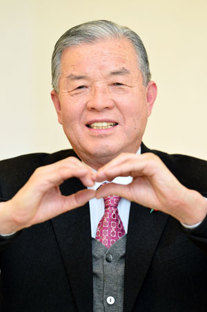 기부천사 최창규 황해유통 대표가 대구사회복지공동모금회의 고액기부자 클럽인 아너소사이어티 37번째 주인공이 됐다. 정운철 기자 woon@msnet.co.kr