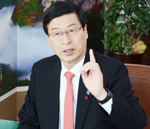 한동수 청송군수의 머릿속에는 10년 뒤 청송의 모습이 그려져 있다. 