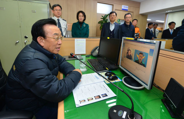 김관용 경북도지사는 연휴기간 중 119종합상황실을 방문해 독도경비대와 전화를 연결, 경비대책에 만전을 기해줄 것을 당부했다. 경북도 제공