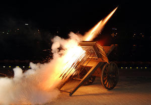 제1회 예천세계활축제의 시작을 알리는 신기전 퍼포먼스 장면. 활축제는 (사)한국축제콘텐츠협회로부터 