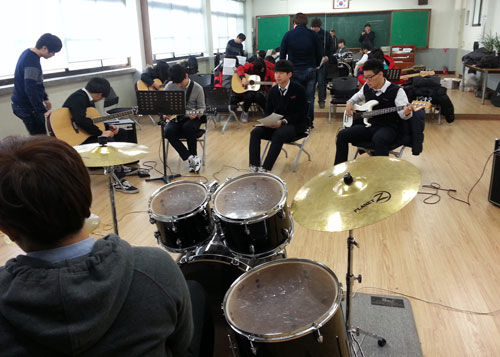일반고가 도약하려면 위기를 극복하려는 의지와 어떻게 달라질지 고민하는 과정이 필요하다.특히 학생 수준에 맞춘 교육 프로그램을 어떻게 전개할지 연구할 필요가 있다. 