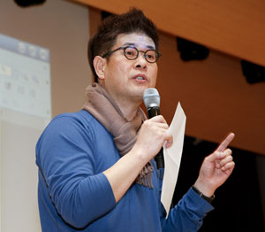 철학자 강신주 씨가 10일 영남대 천마아트센터 챔버홀에서 인문학 특강을 했다.