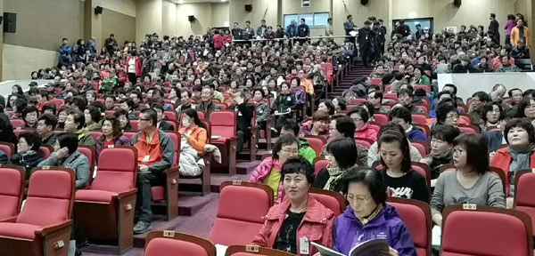 영주 동양대가 수도권으로 일부 캠퍼스를 이전하기로 한 것과 관련, 국회 차원의 대책을 모색하기 위한 토론회가 17일 국회에서 열렸다. 마경대 기자