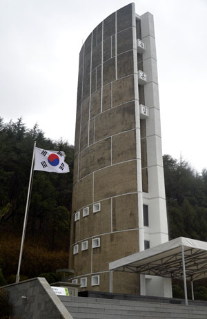 대구 남구 대명동 충혼탑이 대대적인 개보수 작업과 함께 시민들이 쉬어갈 수 있는 공원으로 조성된다. 성일권 기자 sungig@msnet.co.kr