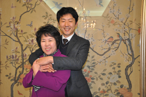 대구상공회의소 첫 모자 상공의원이 된 대홍코스텍 진덕수 대표와 김기환 부사장은 지역 경제 발전과 함께하는 기업인이 되겠다고 한목소리로 말했다.