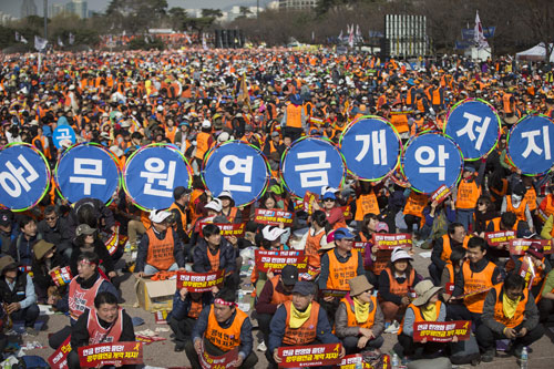 공적연금강화를 위한 공동투쟁본부 회원들이 지난달 28일 서울 여의도공원에서 