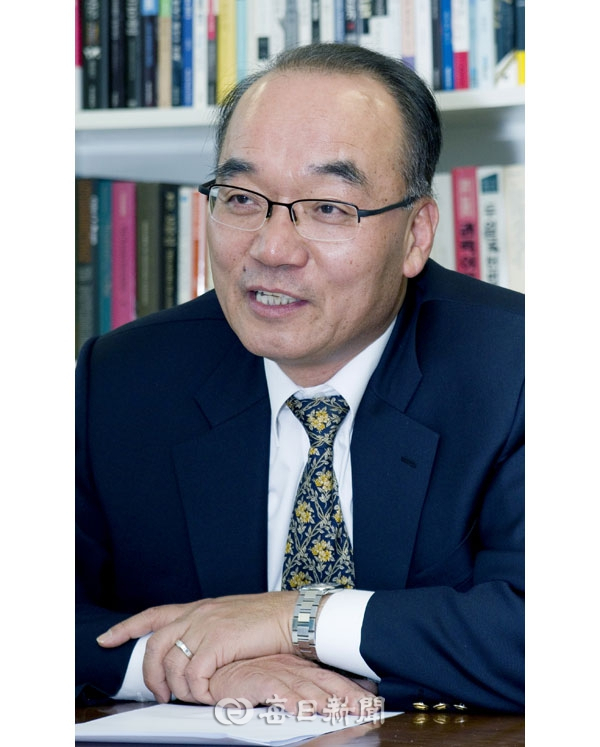 김병준 교수가 박재완 전 기획재정부장관과 대담하고 있다.