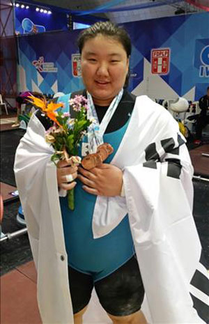 경북체고의 김지현이 13일 페루에서 열린 세계유소년역도선수권대회에서 동메달 2개를 목에 걸었다. 대한역도연맹 제공