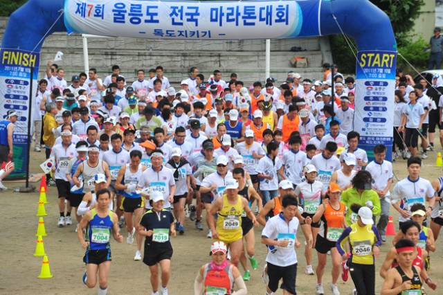 ▲제11회 독도 지키기 울릉도 전국 마라톤대회가 6월 14일 울릉도에서 열린다. 제7회 대회 모습. 울릉군 제공