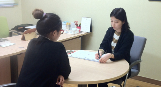 확장 이전한 대구가톨릭대 학생상담센터에서 학생상담을 하는 모습. 대구가톨릭대 제공