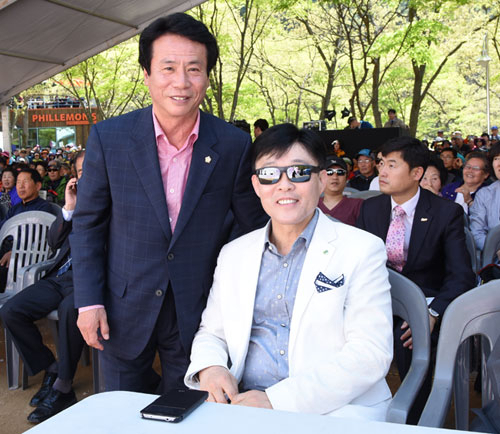 제18회 비슬산 참꽃가요제에서 마련된 향토 노래 