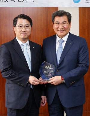 대구은행이 29일 금감원에서 금융권 민원발생평가 1등급 평가를 받은 후, 