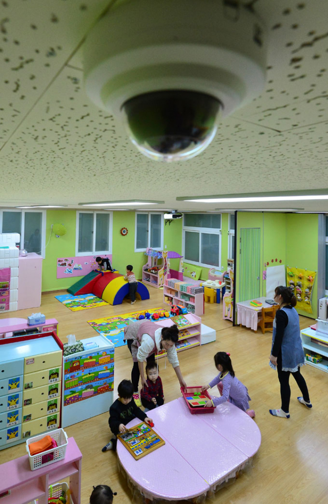 사진. 30일 영유아보육법 개정안이 국회 본회의를 통과, 전국 모든 어린이집은 오는 9월부터 어린이집 폐쇄회로(CC)TV를 반드시 설치해야 한다. 매일신문 D/B
