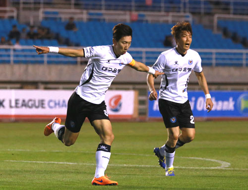 대구FC 허재원이 13일 안산 와스타디움에서 열린 안산 경찰청과의 경기에서 전반 46분 선제골을 터뜨린 뒤 환호하고 있다. 대구FC 제공