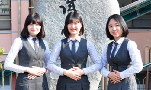 대구은행 공채에 합격한 이은주, 김서희, 이수민 학생(왼쪽부터).