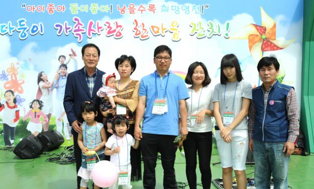 전국공무원노조 영천시지부가 23일 영천강변공원에서 