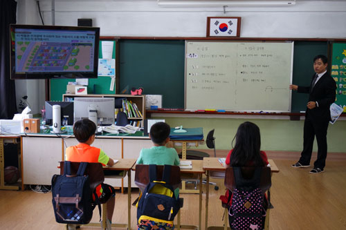 학생 수가 12명인 성주군 월항면 지방초등학교의 수업 장면. 지방초등학교 제공