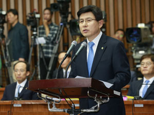 황교안 국무총리 후보자가 8일 오전 국회에서 열린 인사청문회에서 위원들의 질의에 답변하고 있다. 연합뉴스