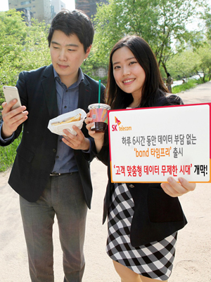 KT, LG유플러스, SK텔레콤이 잇따라 내놓은 데이터 중심 요금제는 출시 1개월 만에 가입자를 200만 명 넘게 모았다.