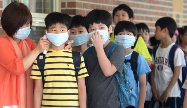 메르스 확진 환자가 100여 명에 육박하자 대구시교육청은 초