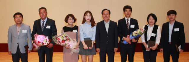 의성군은 지역 경제 활성화를 위한 아이디어를 공모한 결과 우수작 6건을 채택, 시상했다.