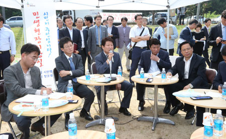 도동 측백수림 주차장에서