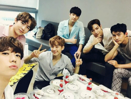 사진. 2PM 트위터 출처