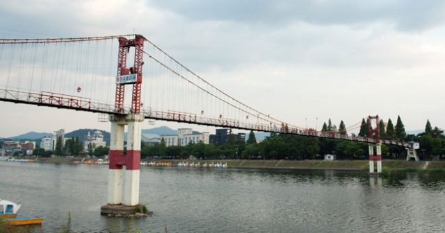 2012년 철거된 동촌구름다리.