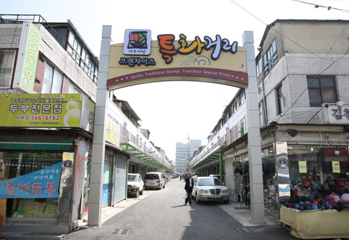 낙후된 지역이었던 서구가 재생사업의 중심지로 떠오르고 있다. 굵직한 인프라사업이 가시권에 들어온 것은 물론 주거환경개선이 연이어 진행되고 있다.