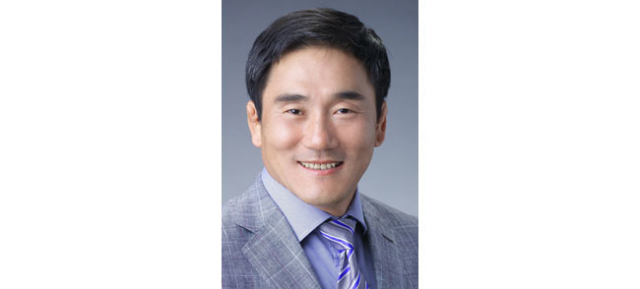세계 컬링 투어 한국 대회 책임자인 김경두 오퍼레이터