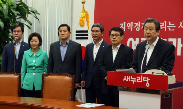 새누리당 김무성 대표가 13일 국회 당대표회의실에서 취임 1주년 기자회견을 하고 있다. 연합뉴스