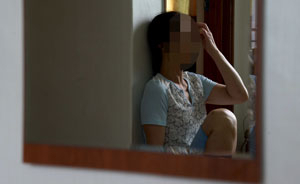 유방암 수술 후유증과 스트레스로 극심한 통증에 시달리고 있는 오영주 씨는 남편과 아들 걱정에 밤잠을 이루지 못하고 있다. 김영진 기자 kyjmaeil@msnet.co.kr