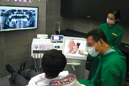 대구 달서구 상인동 마이스터치과병원은 IT기술을 접목한 디지털 장비를 활용해 임플란트와 보철 등 다양한 치아 치료를 한다. 마이스터치과병원 제공
