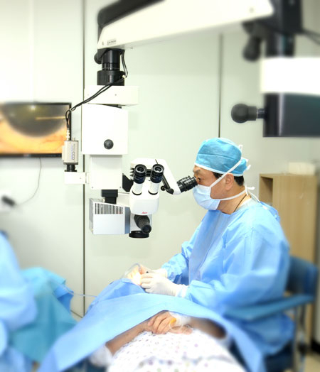 대구 남구 대명동 대구안과의원은 5명의 안과 전문의가 백내장과 녹내장, 시력교정, 망막, 콘택트렌즈 클리닉 등 각 분야별로 특화된 진료 서비스를 제공한다. 대구안과의원 제공