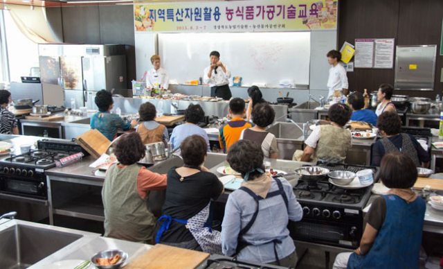 경상북도농업기술원이 7일까지 대구보건대학교와 경북도내 식품가공사업장에서 지역의 농산물 가공식품에 경북만의 특색을 입히는 