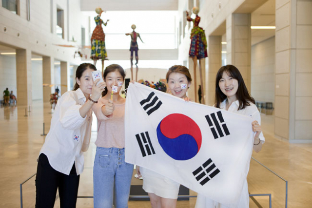 13일까지 태극기를 가지고 가거나 태극기 페이스 페인팅, 태극기가 그려진 옷을 입고 대구미술관에 가면 무료로 입장할 수 있다.