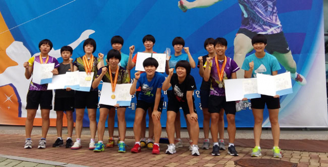 13~19일 열린 이용대 올림픽 제패 기념 2015 전국학교대항배드민턴선수권대회에서 금 3, 은메달 2개를 획득한 청송여중