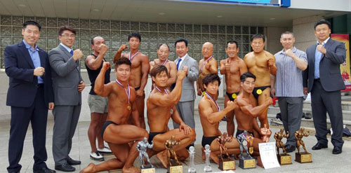 제15회 국민생활체육회장배 전국보디빌딩대회에서 종합 3위를 차지한 대구시 선수단이 대회 후 기념촬영하고 있다. 대구시보디빌딩연합회 제공