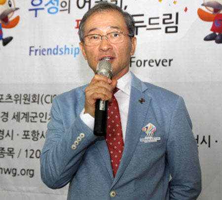 세계군인체육대회를 한 달여 앞둔 27일 김상기 공동조직위원장이 기자회견을 갖고 대회 준비 상황을 설명하고 있다. 고도현 기자