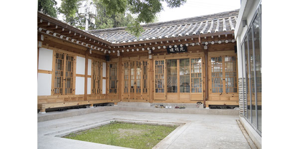 한 기업인의 꿈으로 세워진 서울북촌의 건명원. 21세기 융합형 인재 육성을 목표로 하고 있다. 이성근 객원기자 lily_37@naver.com
