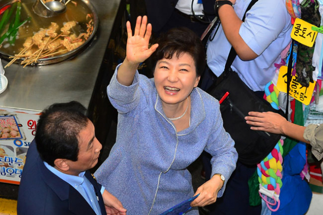 박근혜 대통령이 7일 오후 3년 만에 대구 