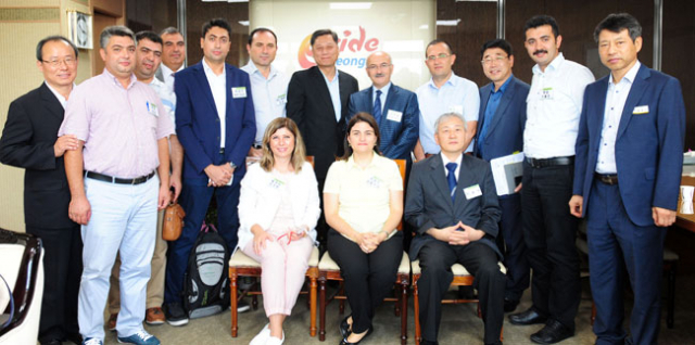 터키 정부 산림관계관과 교수 일행이 경북도를 방문, 17일까지 산림분야 상호협력 및 기술교류를 위한 연수를 진행한다. 도는 임업선진국인 터키와 산림분야에서 손을 잡고 해외 산림자원개발 프로젝트에 나설 방침이다. 경북도 제공