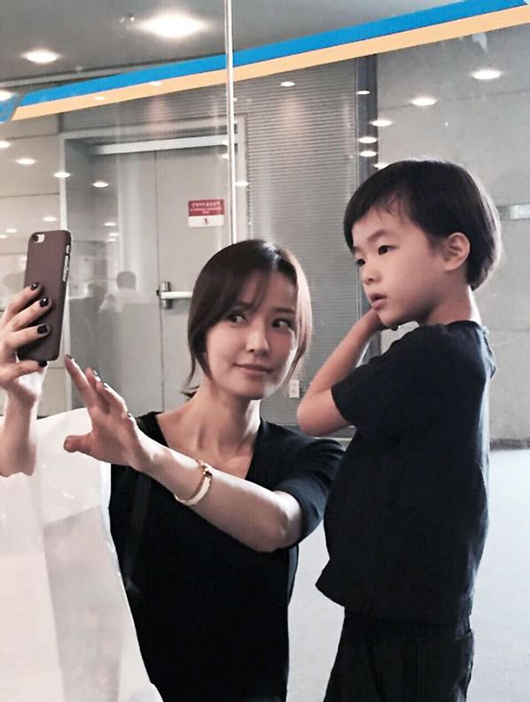 사진. 손태영 페이스북