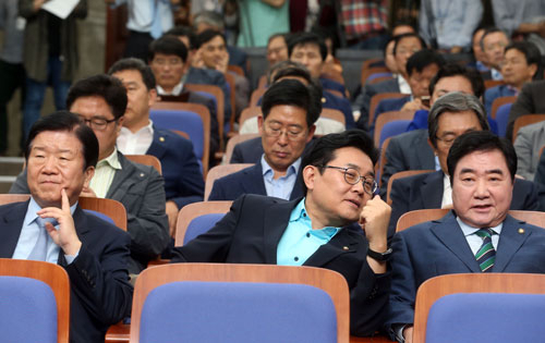 새정치민주연합 문재인 대표의 재신임 문제를 논의하기 위해 20일 오후 국회에서 열린 당무위원회