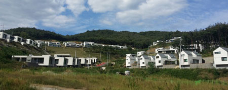 올연말 입주하는 군위군 효령면 마시리 전원마을 전경. 군위군 제공