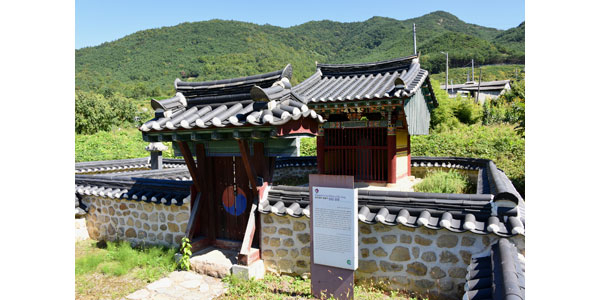 기세리의 석씨 집안과 만수리의 강씨 집안은 후세에 석씨 낭자의 정절을 기려 모열각(慕烈閣)을 세웠다.