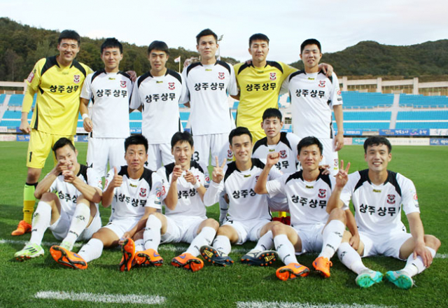 12일 전역하는 상주 상무 5기 선수들의 전역 기념식이 8일 열린다. 전역 기념식을 앞두고 포즈를 취한 상주 선수들. 상주 상무 제공
