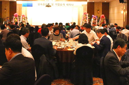 창업주 사망 후 거액의 상속세 부담 때문에 어쩔 수 없이 회사를 매각하는 경우가 많다. 준비 안 된 상속이 기업의 생존에까지 영향을 미친 안타까운 사례이다. 온갖 역경을 딛고 이룬 재산과 기업이 안전하게 유지되기 위해서는 장기간에 걸친 철저한 준비가 필요하다. 지난 7월 대구에서 열린 