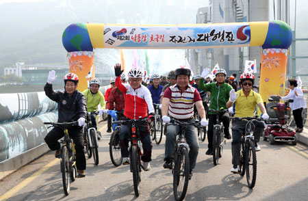 낙동강 호국길 자전거 대행진 참가자들이 힘차게 출발하고 있다. 제2회 낙동강 호국길 자전거 대행진 모습. 매일신문 DB
