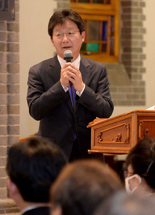 유승민 새누리당 국회의원이 16일 오후 천주교대구대교구 계산성당에서 열린 